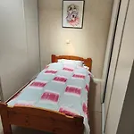 Komplette Wohnung, Ruhig Gelegen *