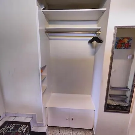 Komplette Wohnung, Ruhig Gelegen