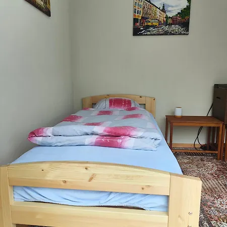 Komplette Wohnung, Ruhig Gelegen 公寓 *
